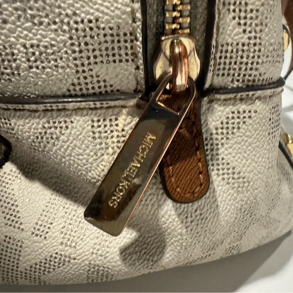 Micheal Kors Logo Hand Bag With Crossbody Strap